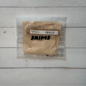 SKIMS Briefs in Sand